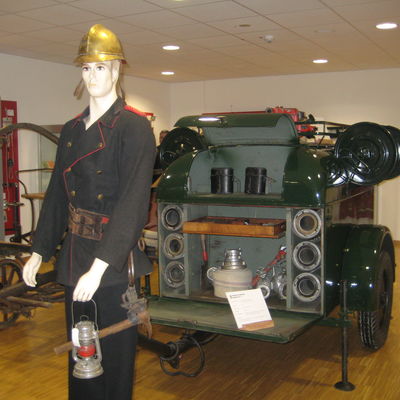 Bild vergrößern: Altes Feuerwehrgerät