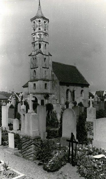Bild vergrößern: Friedhof und Kapelle